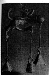 Полифаллический бронзовый колокольчик (I век н.э. Геркуланум, Нац. музей. Неаполь)