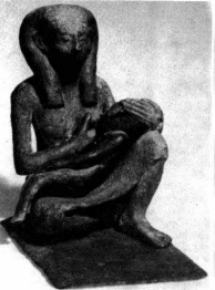Изида с Горам (медная скульптура, Египет) 2040-1700гг. до н.э.